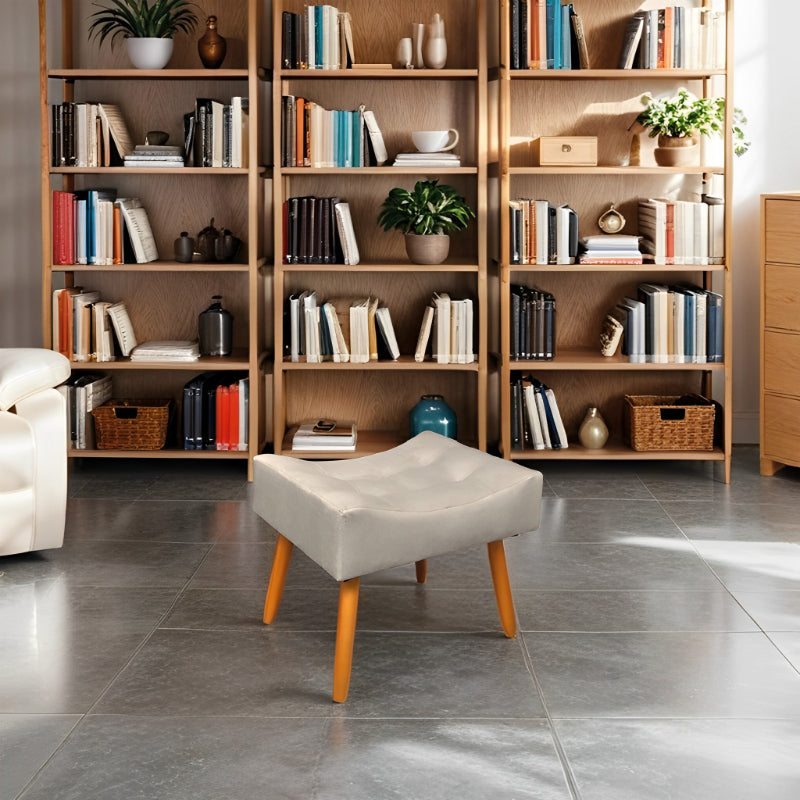 Puff Requinte Retangular com Pés Palito e Acabamento em Suede