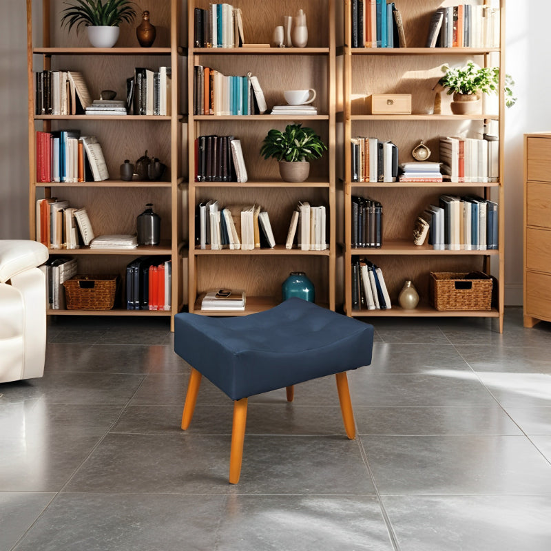 Puff Requinte Retangular com Pés Palito e Acabamento em Suede